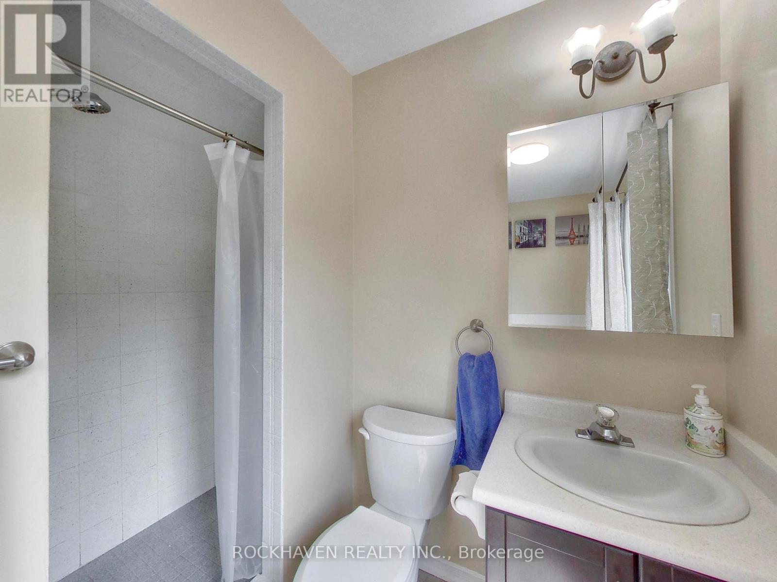 32 MAPLE AVENUE - 25