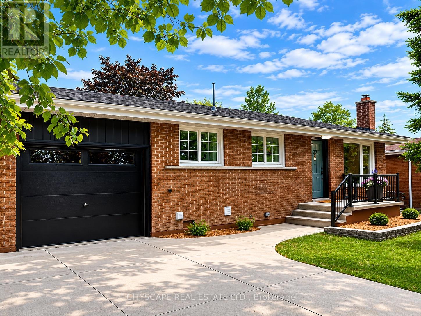 39 CAROUSEL AVENUE - 3