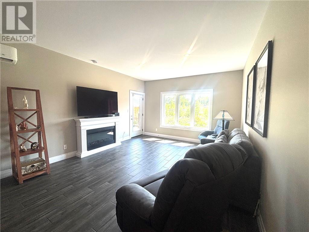 2512 Parkview Drive Unit# E16 - 15