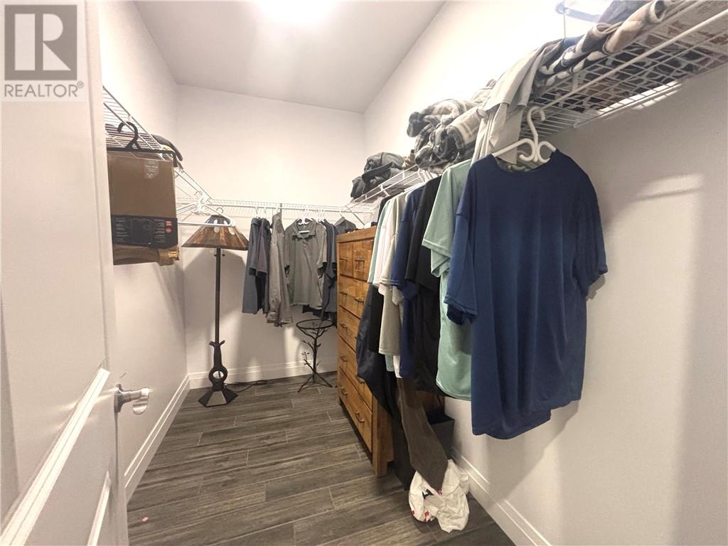 2512 Parkview Drive Unit# E16 - 21
