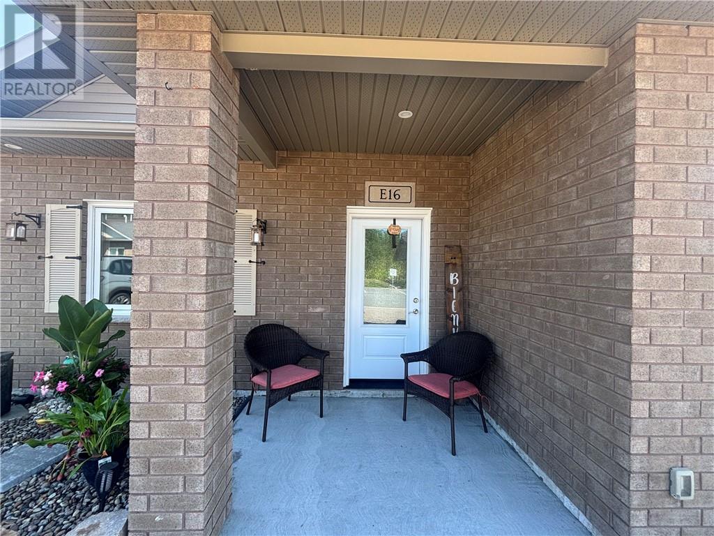 2512 Parkview Drive Unit# E16 - 4
