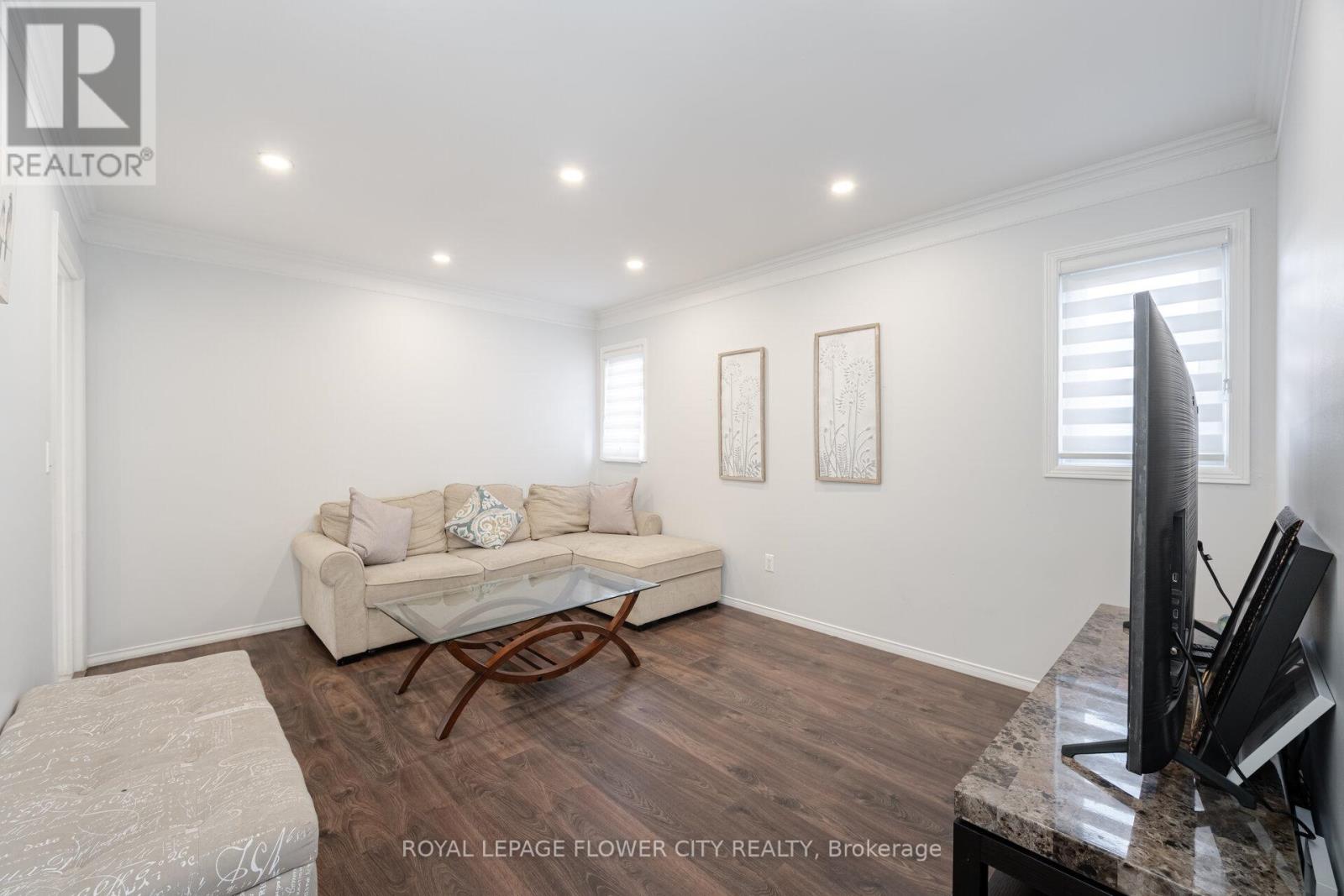 47 BURGBY AVENUE - 23
