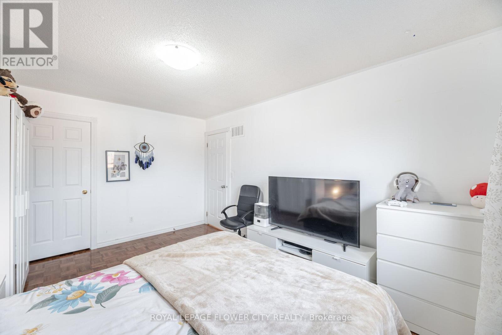 47 BURGBY AVENUE - 35