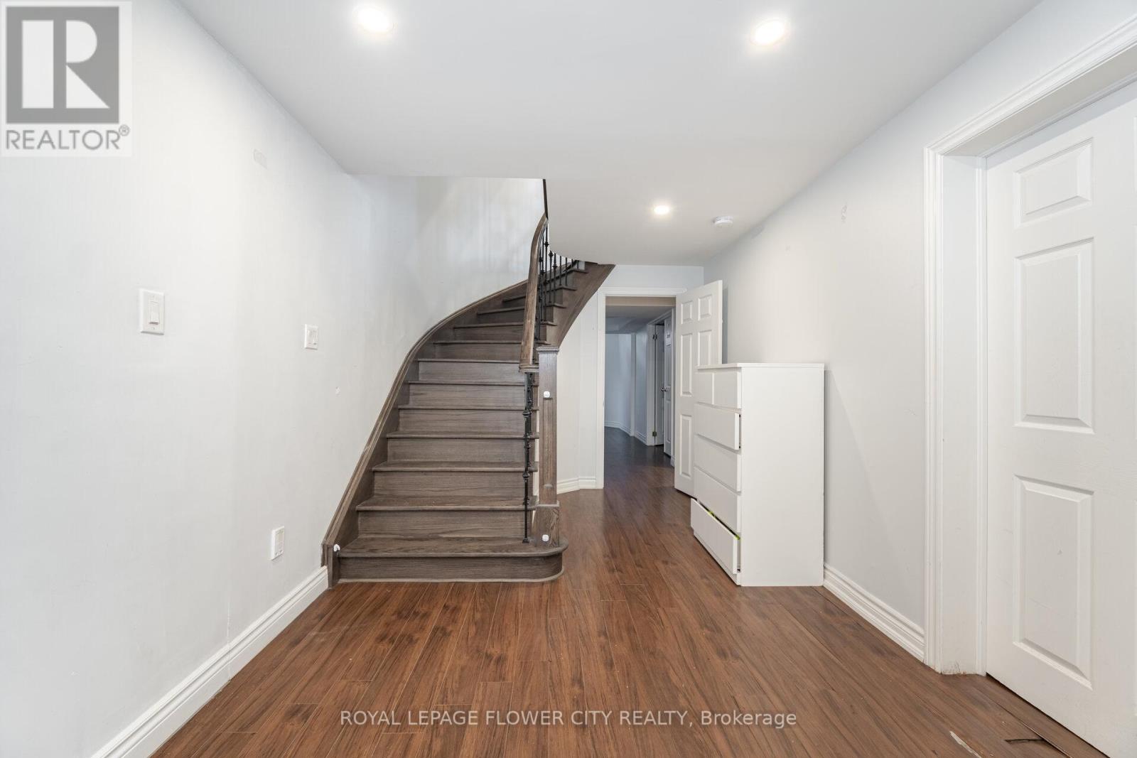 47 BURGBY AVENUE - 40