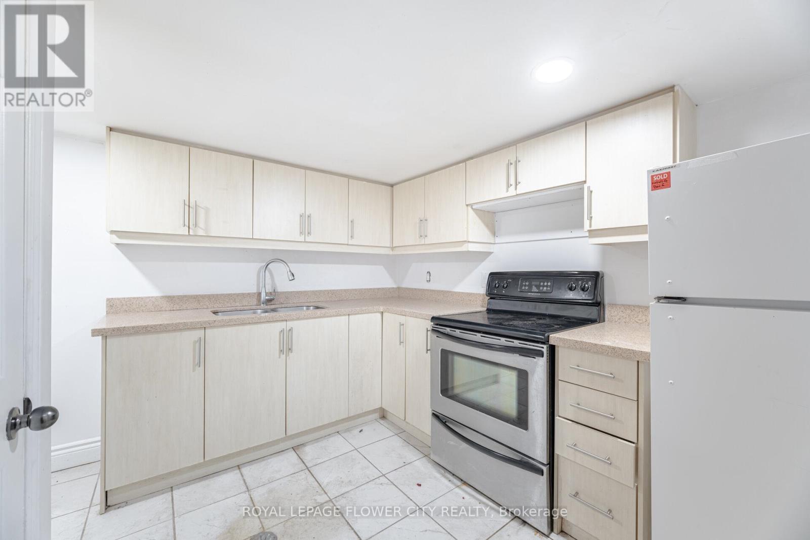 47 BURGBY AVENUE - 42