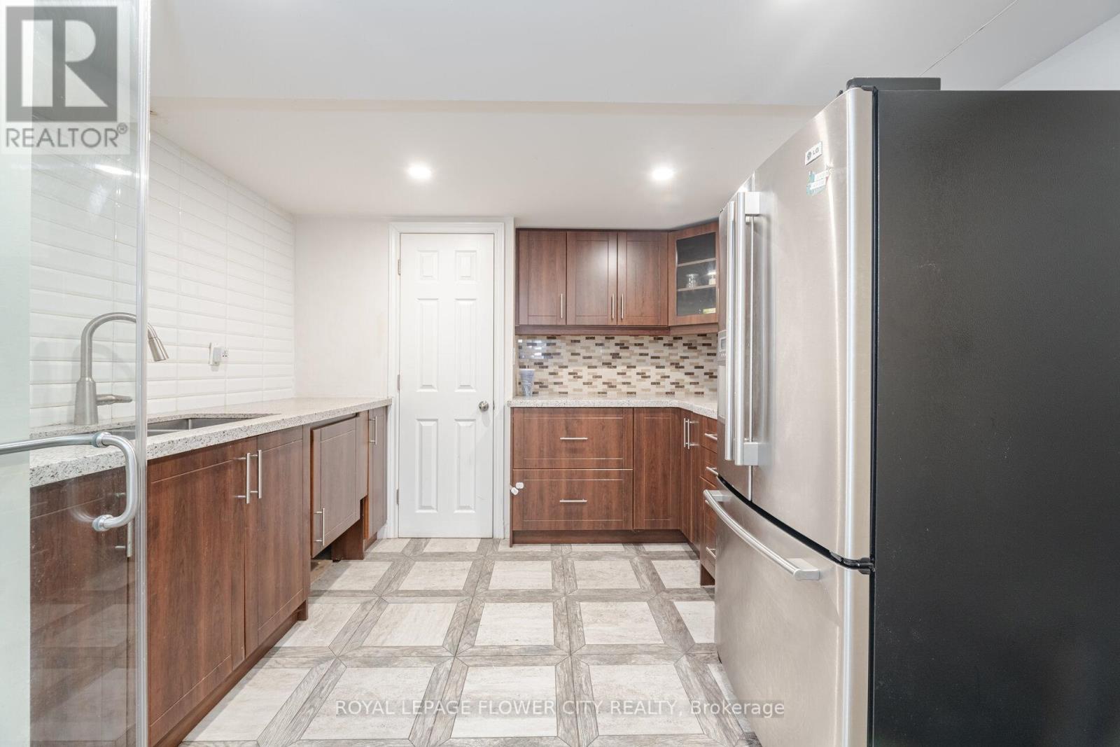 47 BURGBY AVENUE - 45
