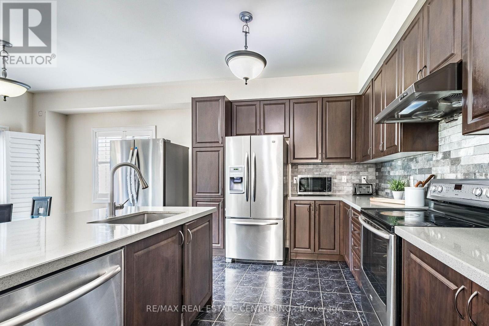 22 RED ASH COURT - 16