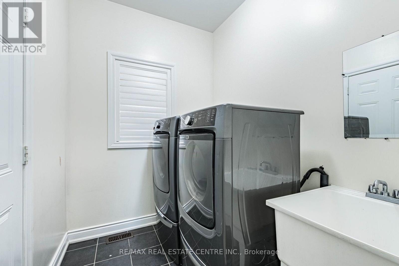 22 RED ASH COURT - 18