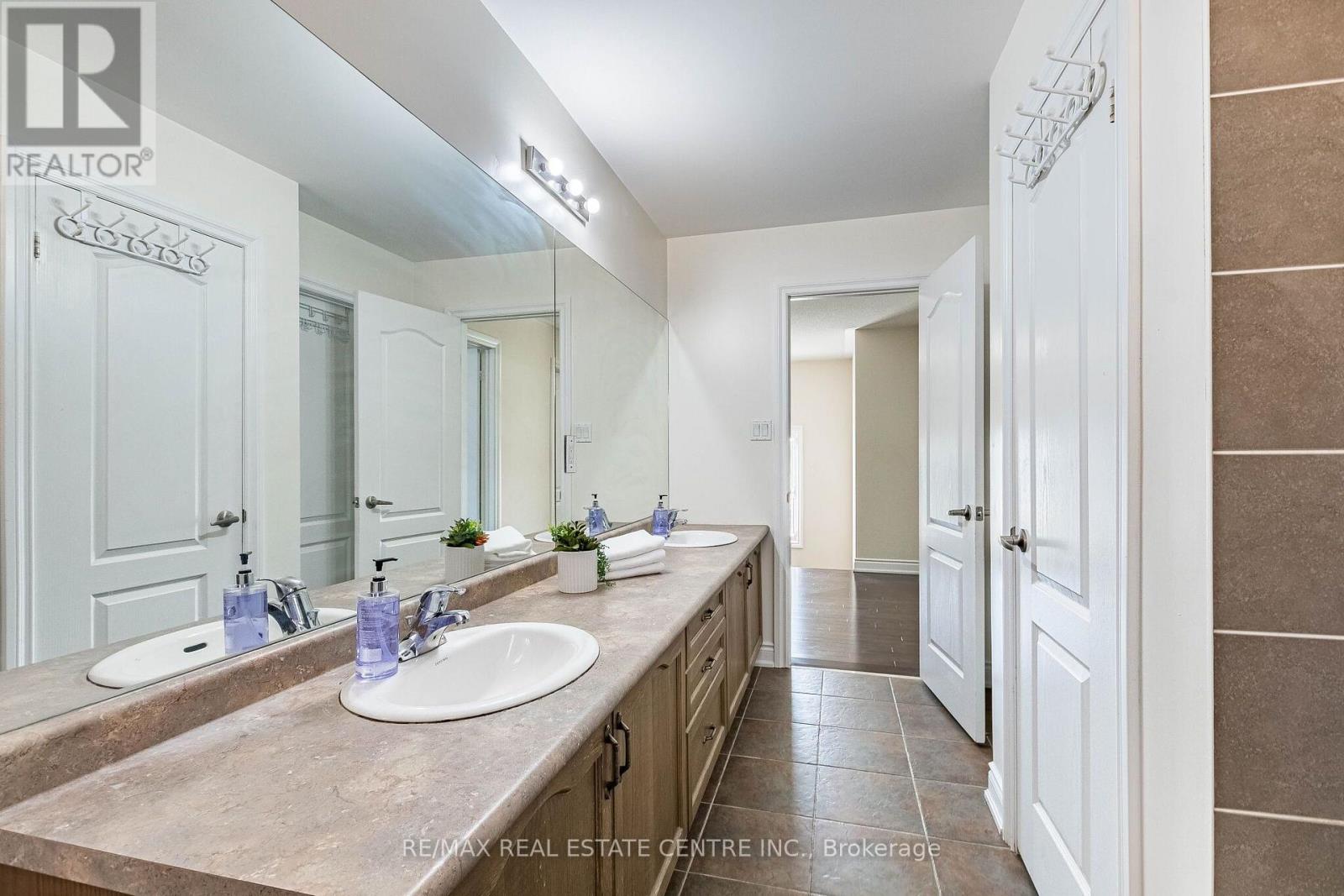 22 RED ASH COURT - 29