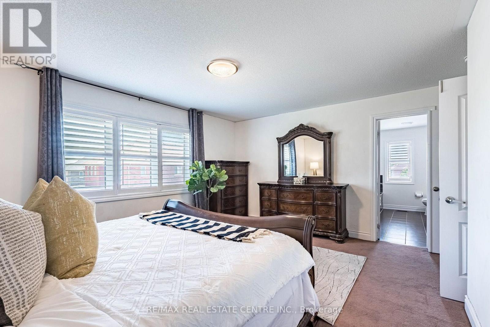 22 RED ASH COURT - 32