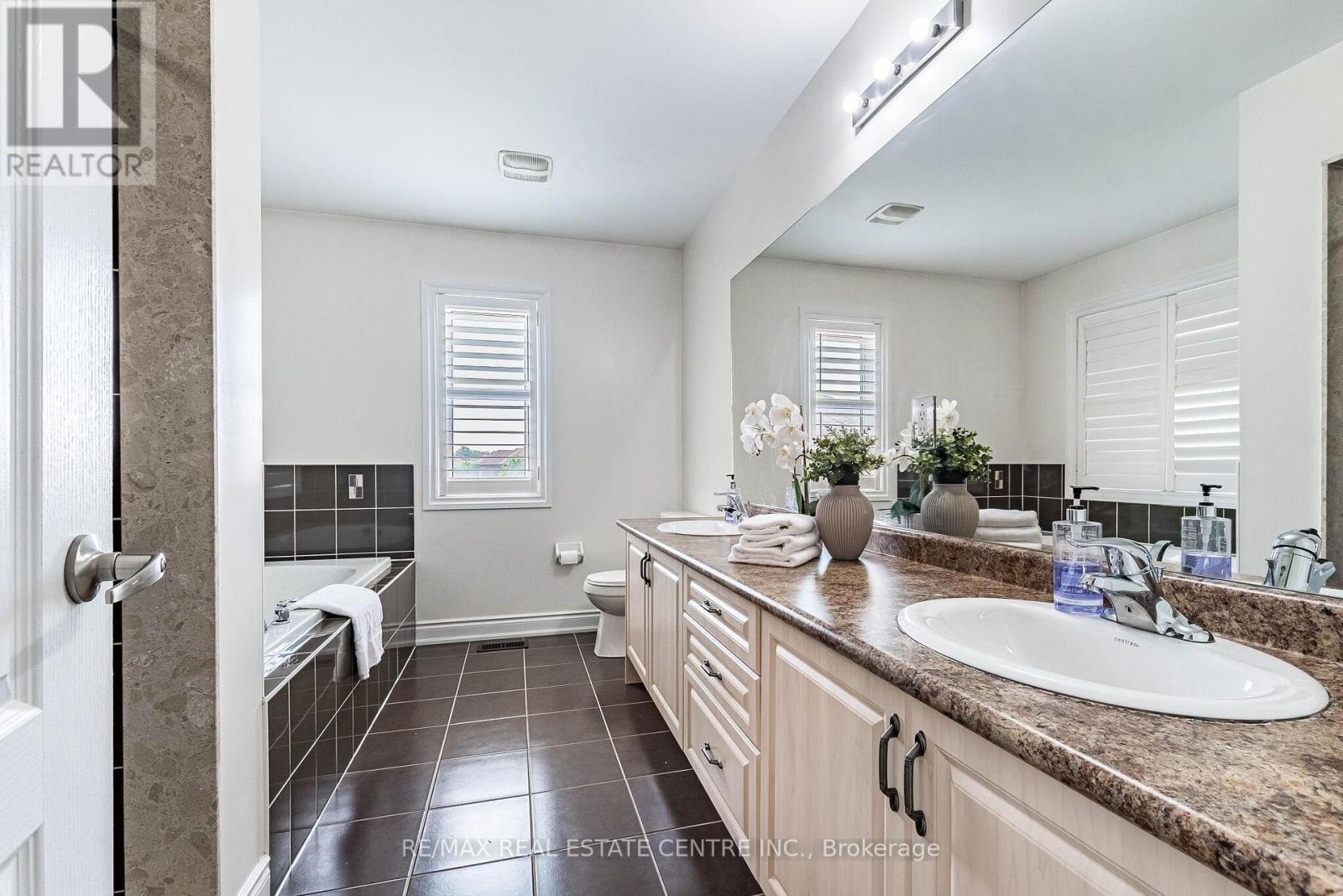 22 RED ASH COURT - 33