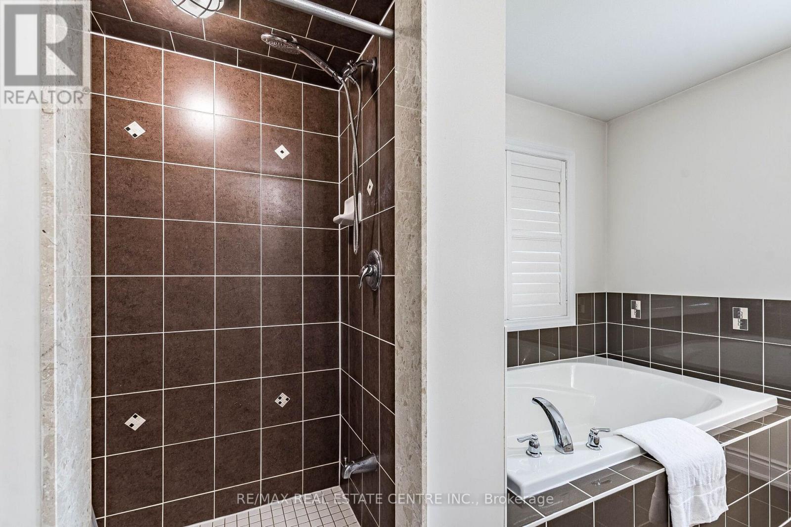22 RED ASH COURT - 34