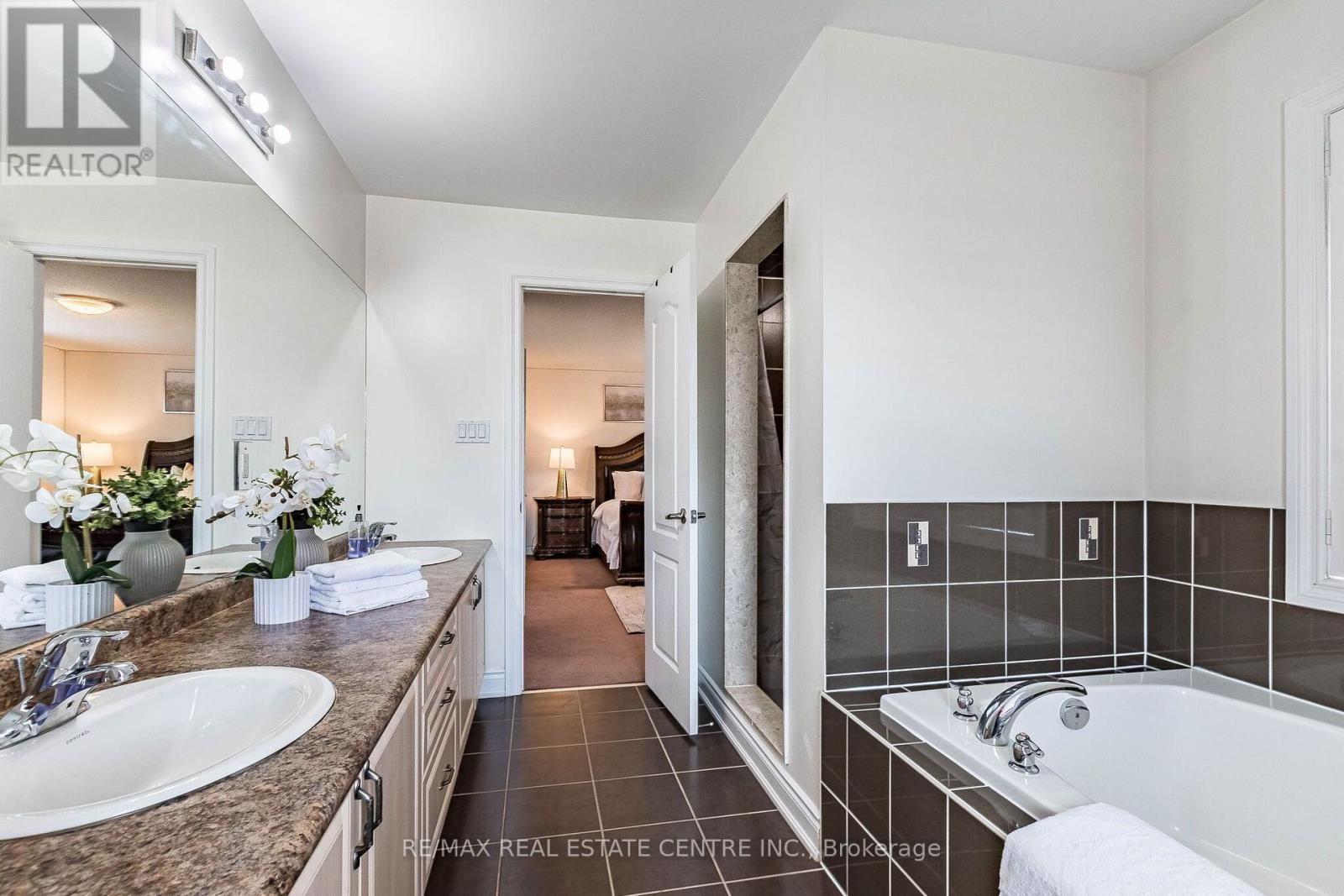 22 RED ASH COURT - 35