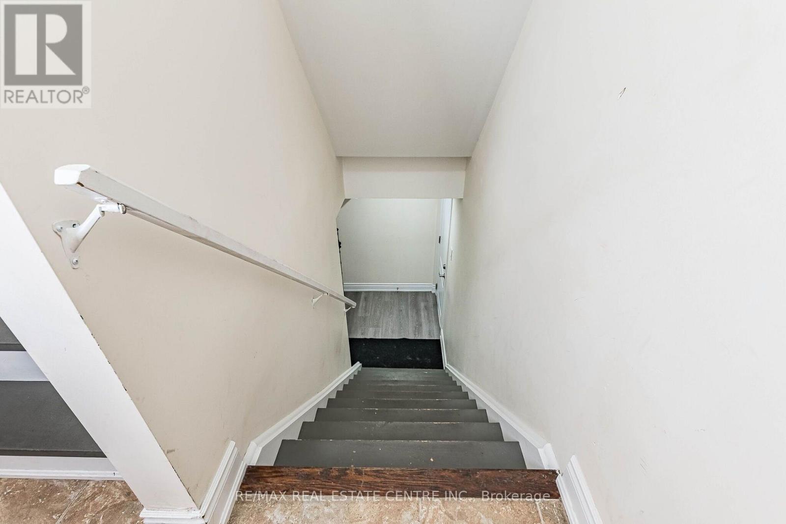 22 RED ASH COURT - 39