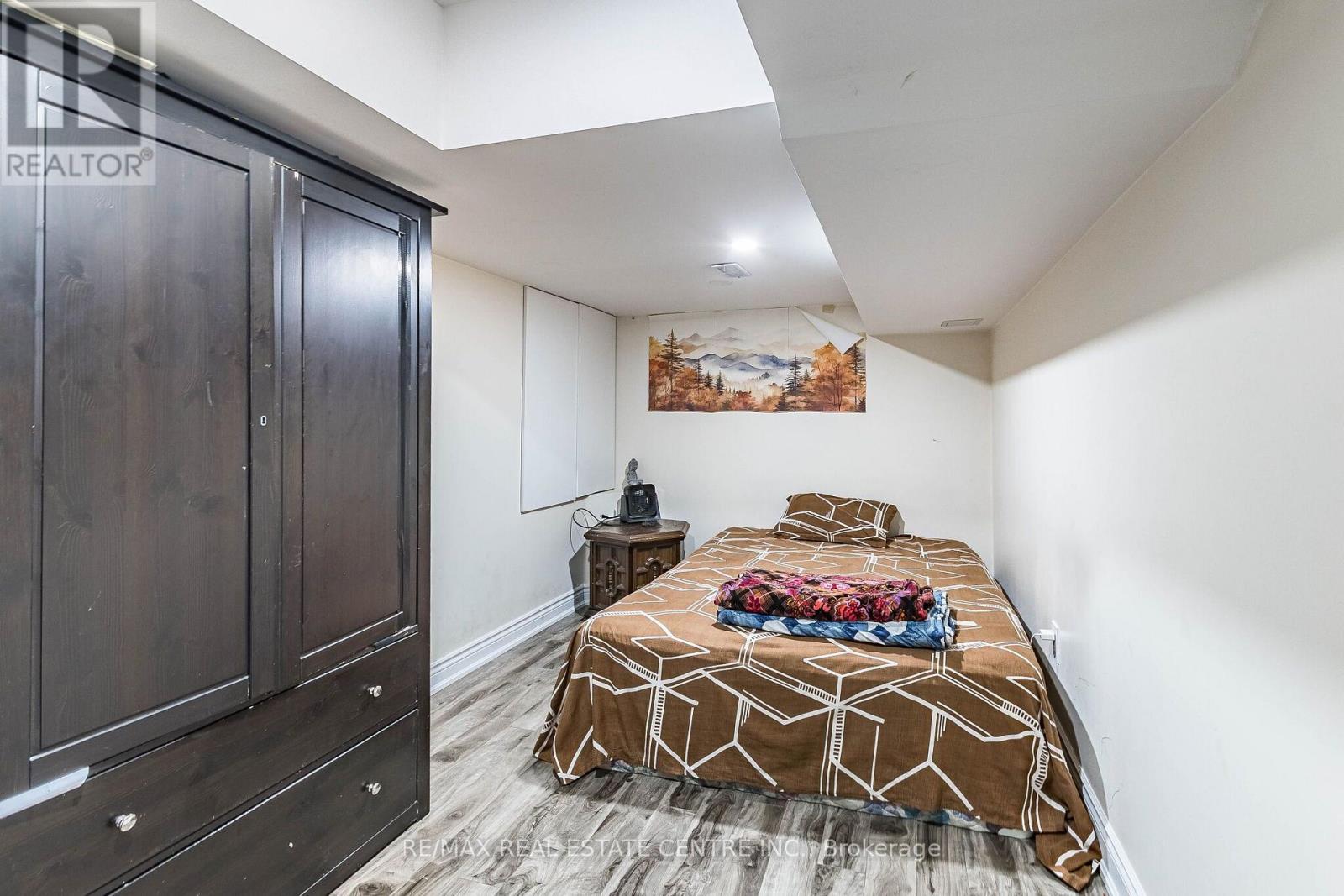 22 RED ASH COURT - 40