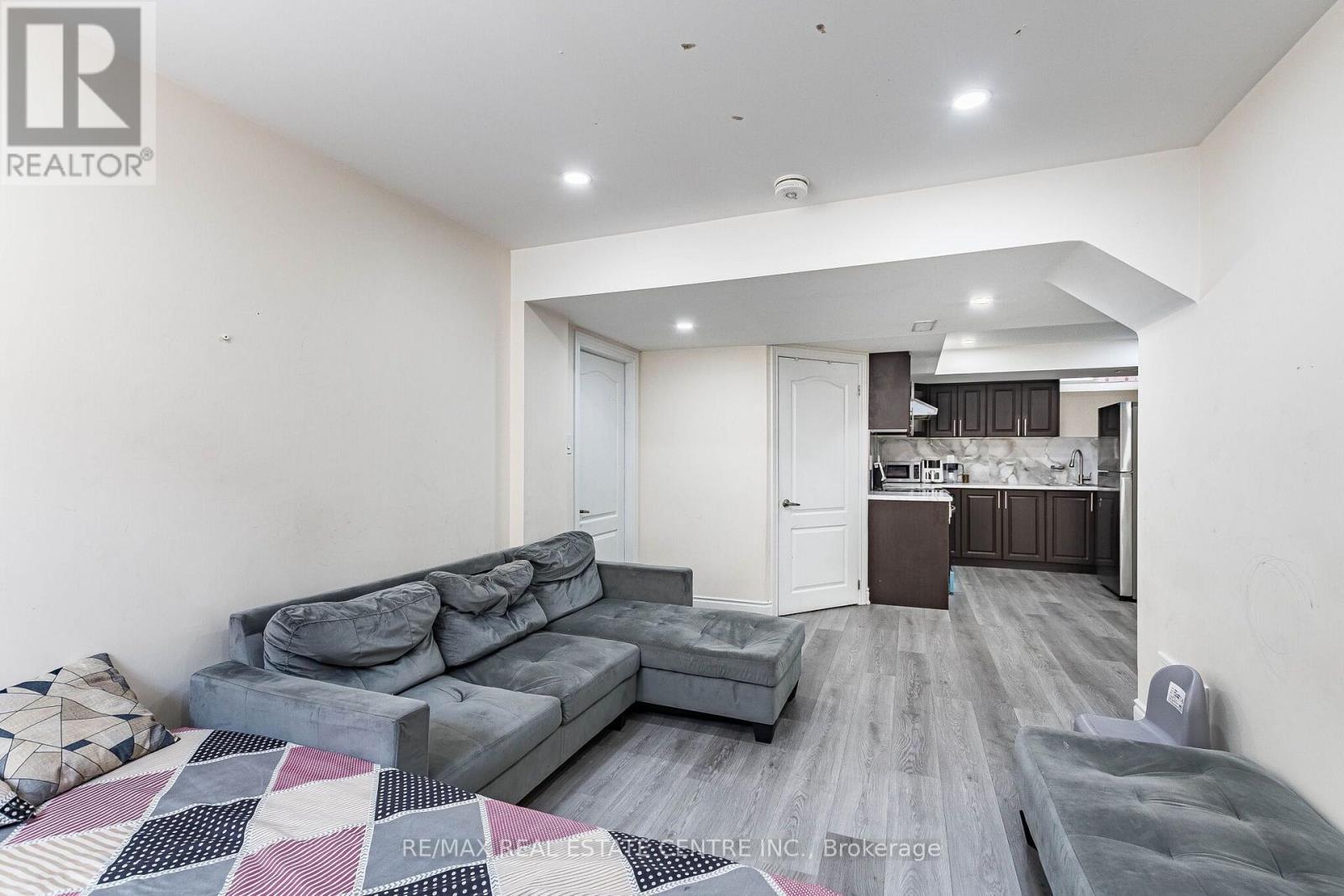 22 RED ASH COURT - 42