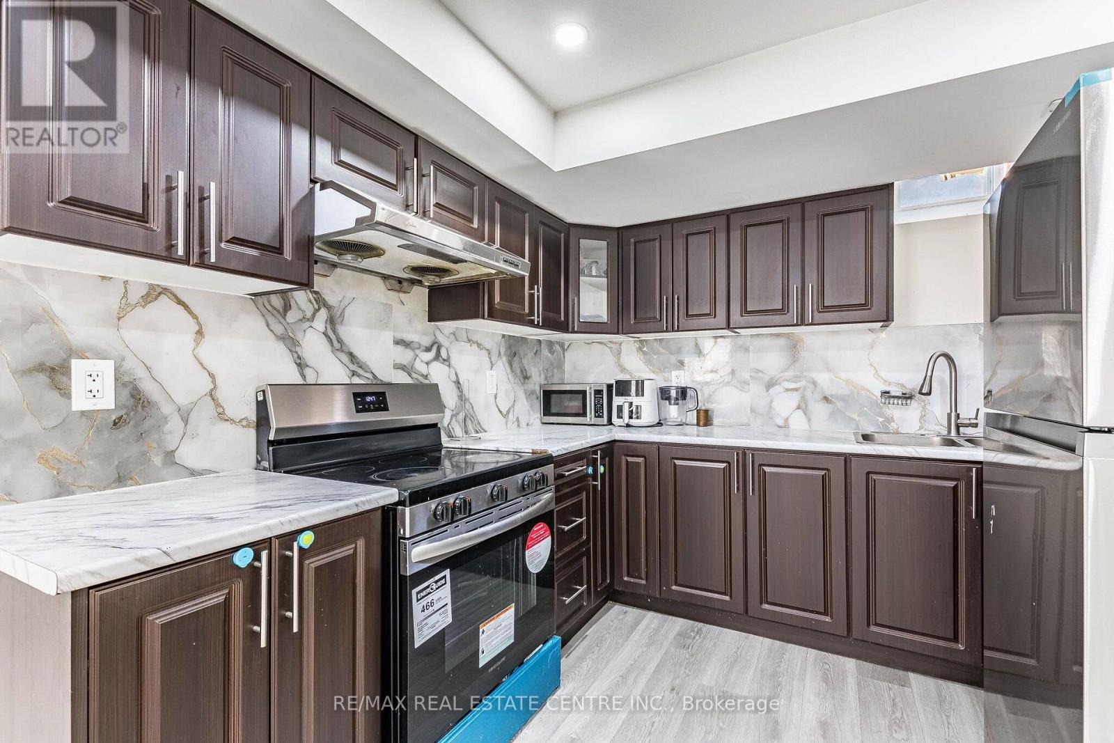 22 RED ASH COURT - 43