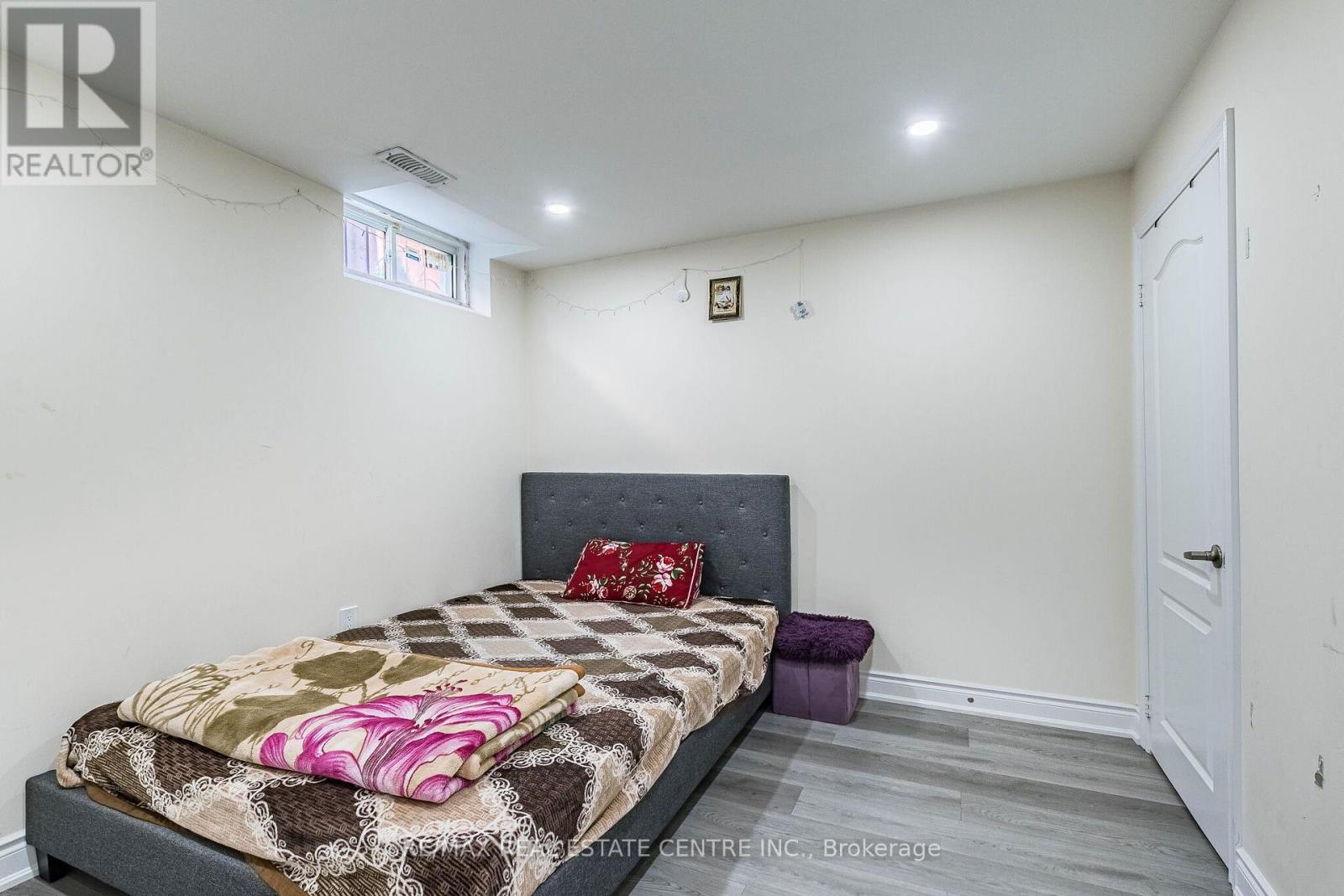 22 RED ASH COURT - 45