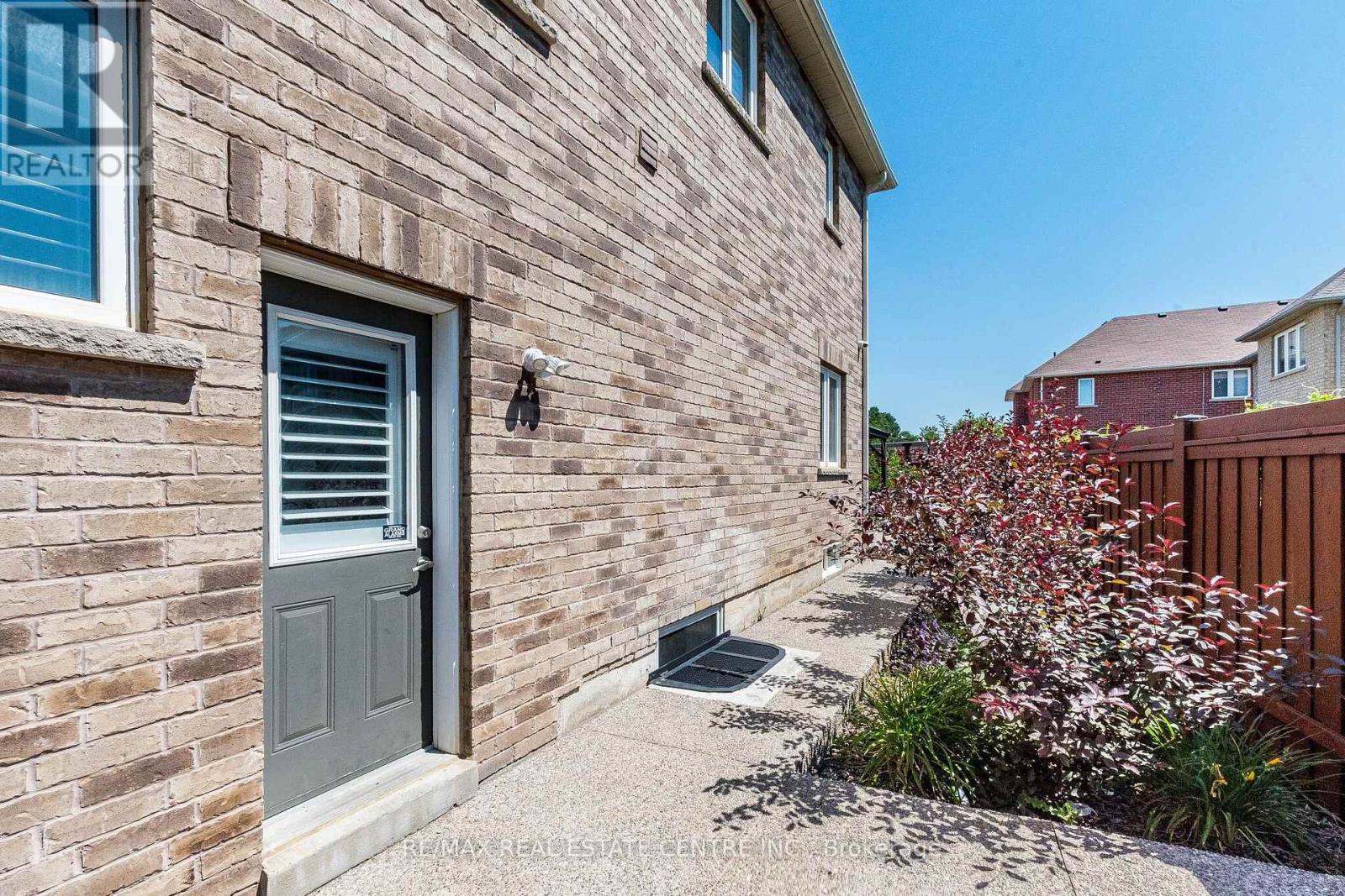 22 RED ASH COURT - 47