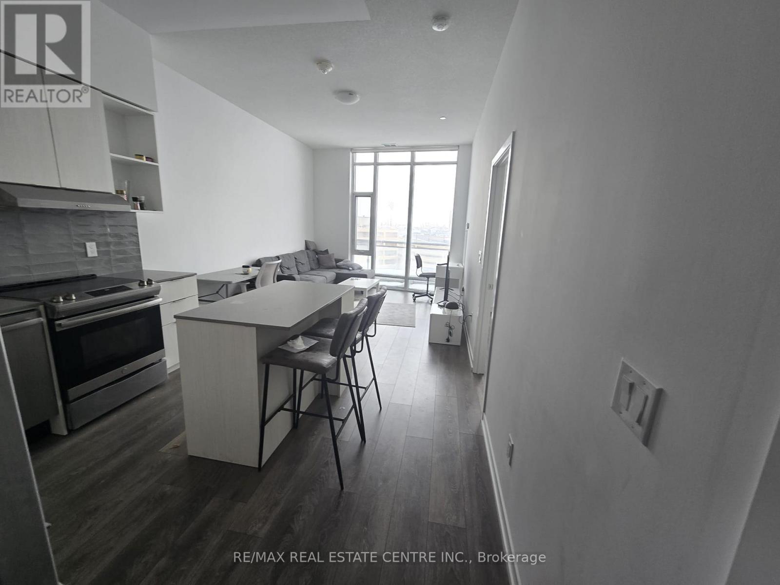 #403 2520 EGLINTON AVENUE W - 3