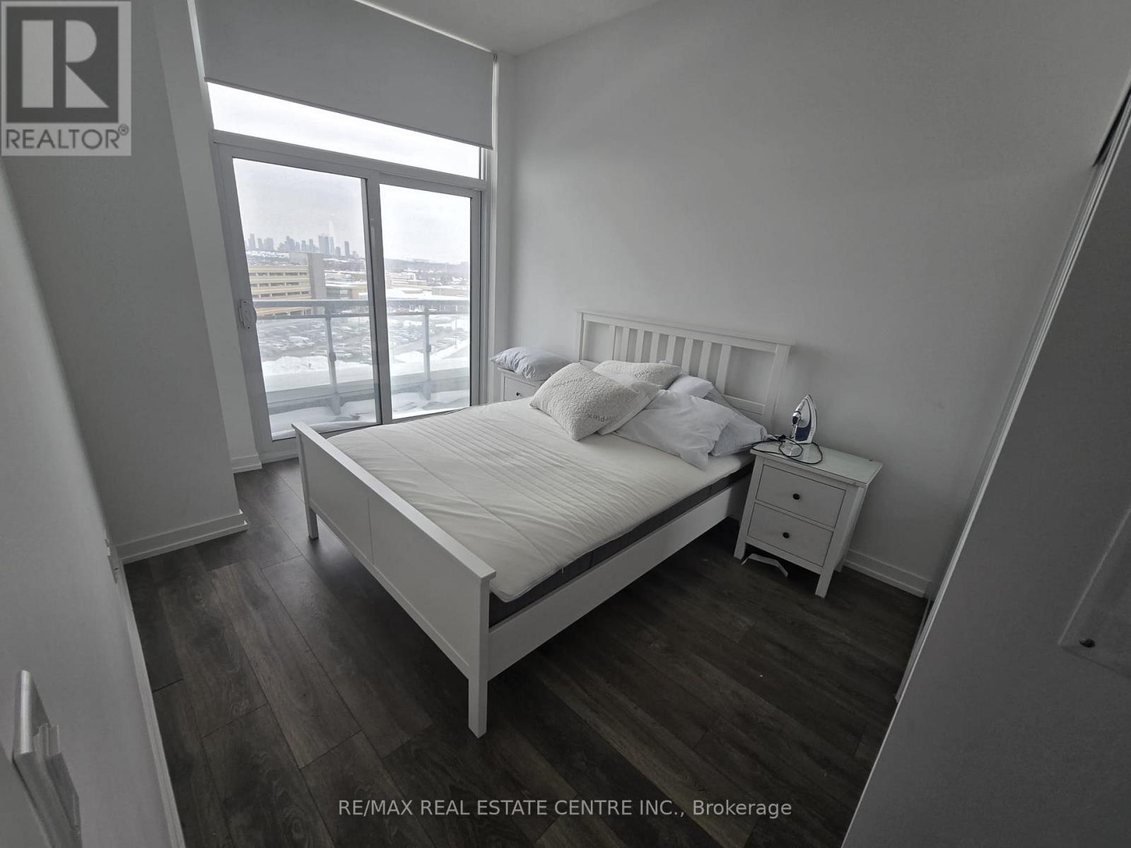 #403 2520 EGLINTON AVENUE W - 4