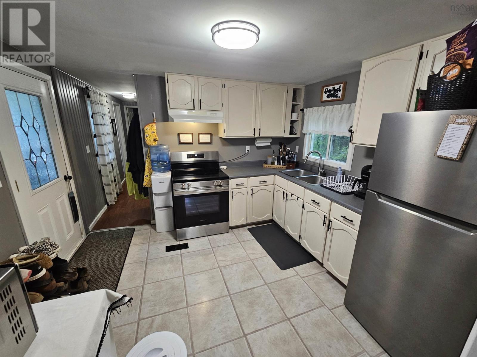 128 Robinson Road - 10