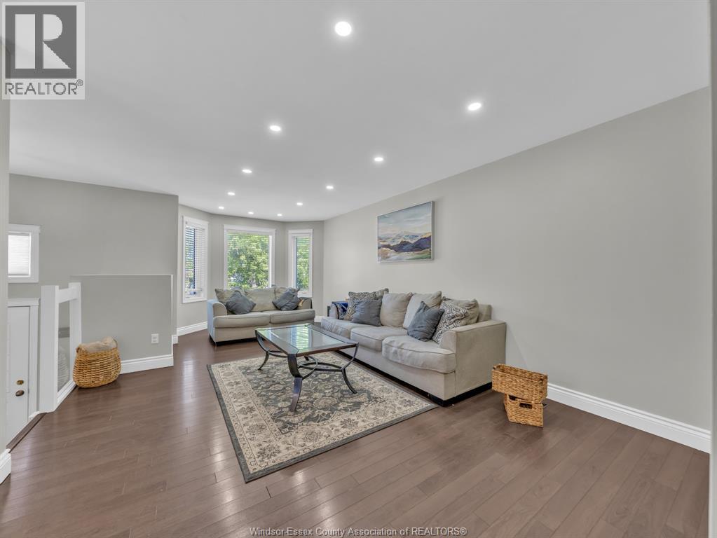 3711 MAGUIRE - 27