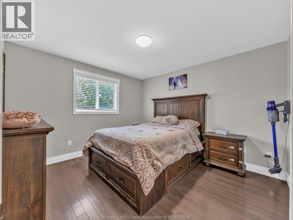 3711 MAGUIRE - 32