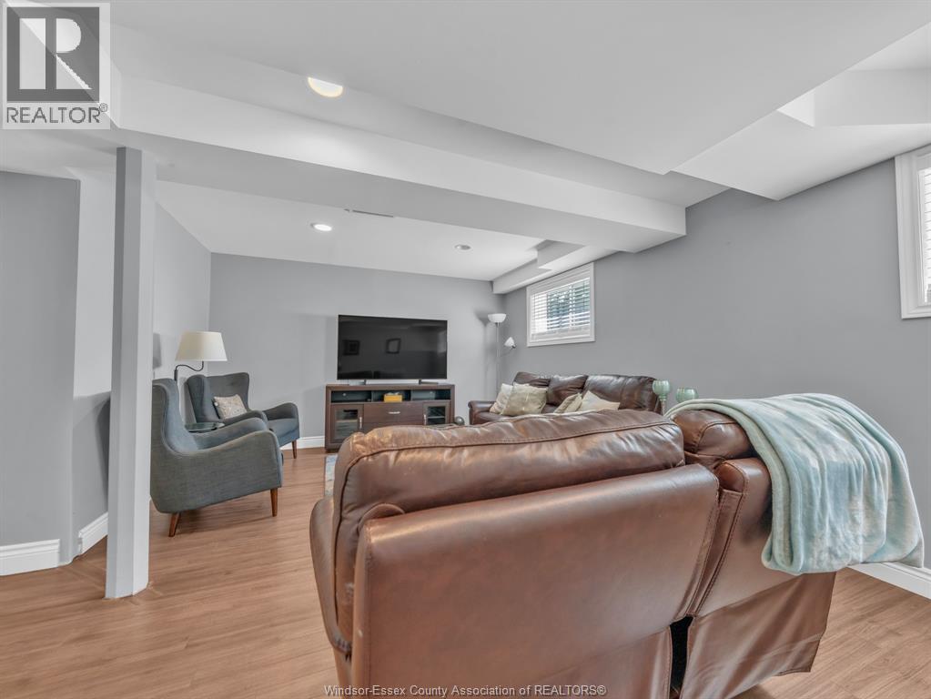 3711 MAGUIRE - 48