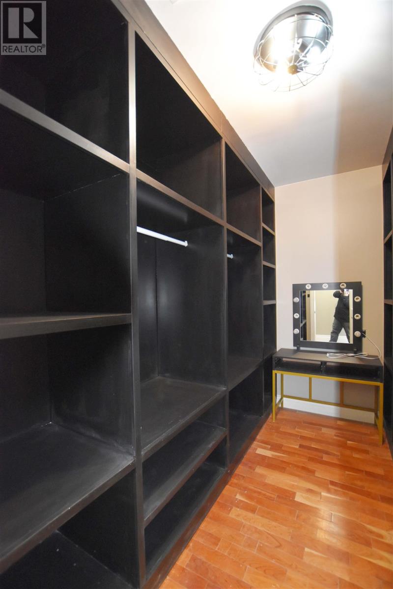 562 Wilson ST - 19