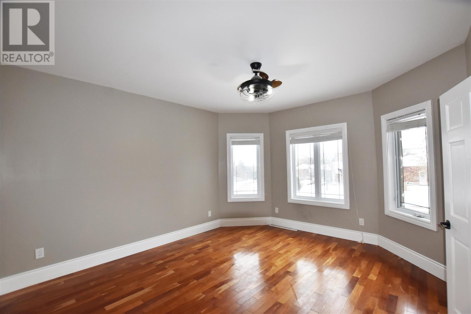 562 Wilson ST - 17