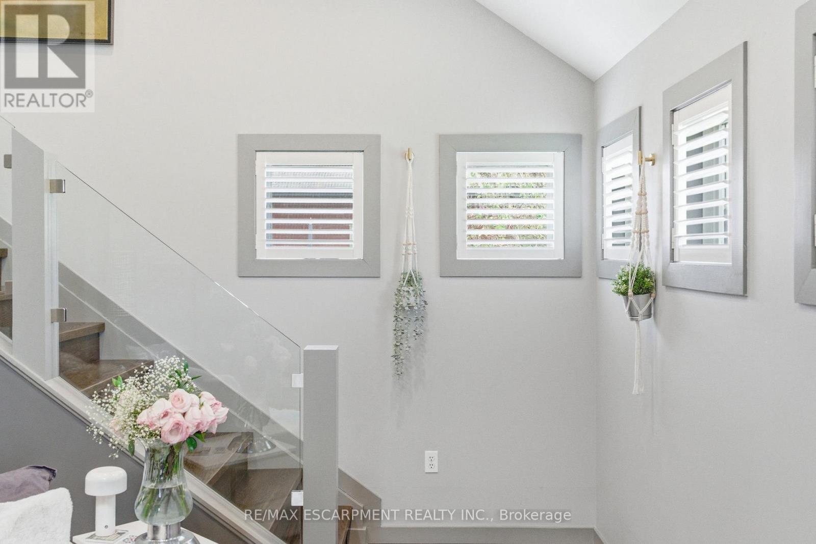 10 ROCKHAVEN LANE - 20