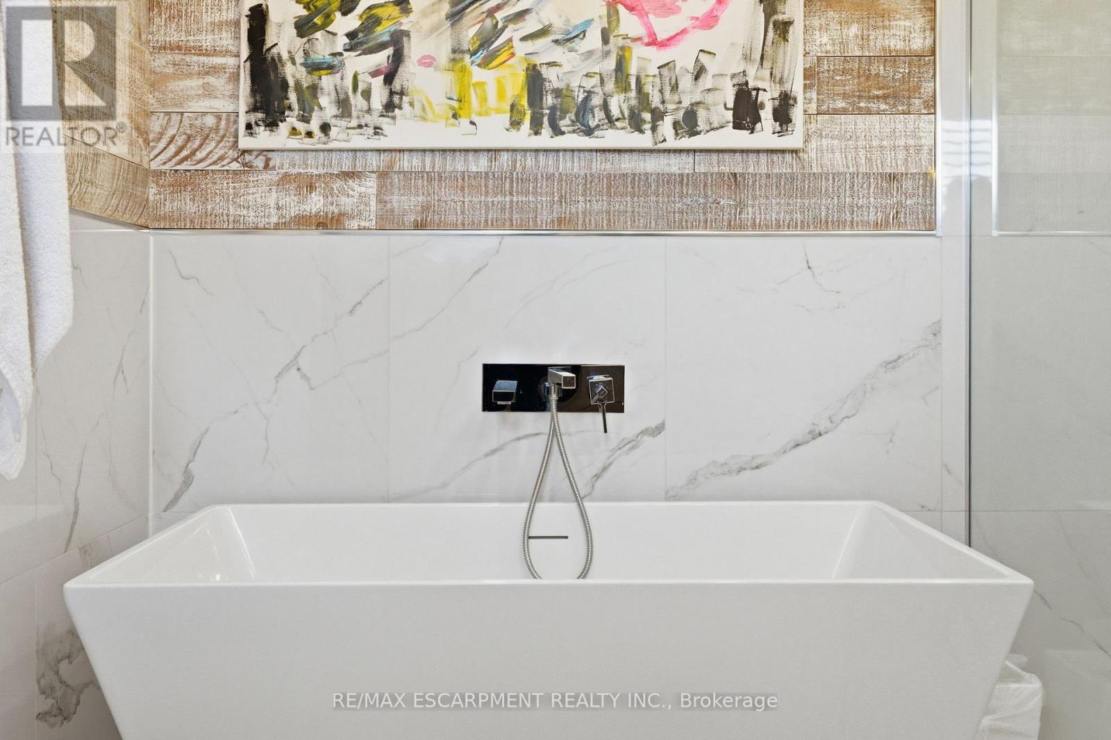 10 ROCKHAVEN LANE - 25