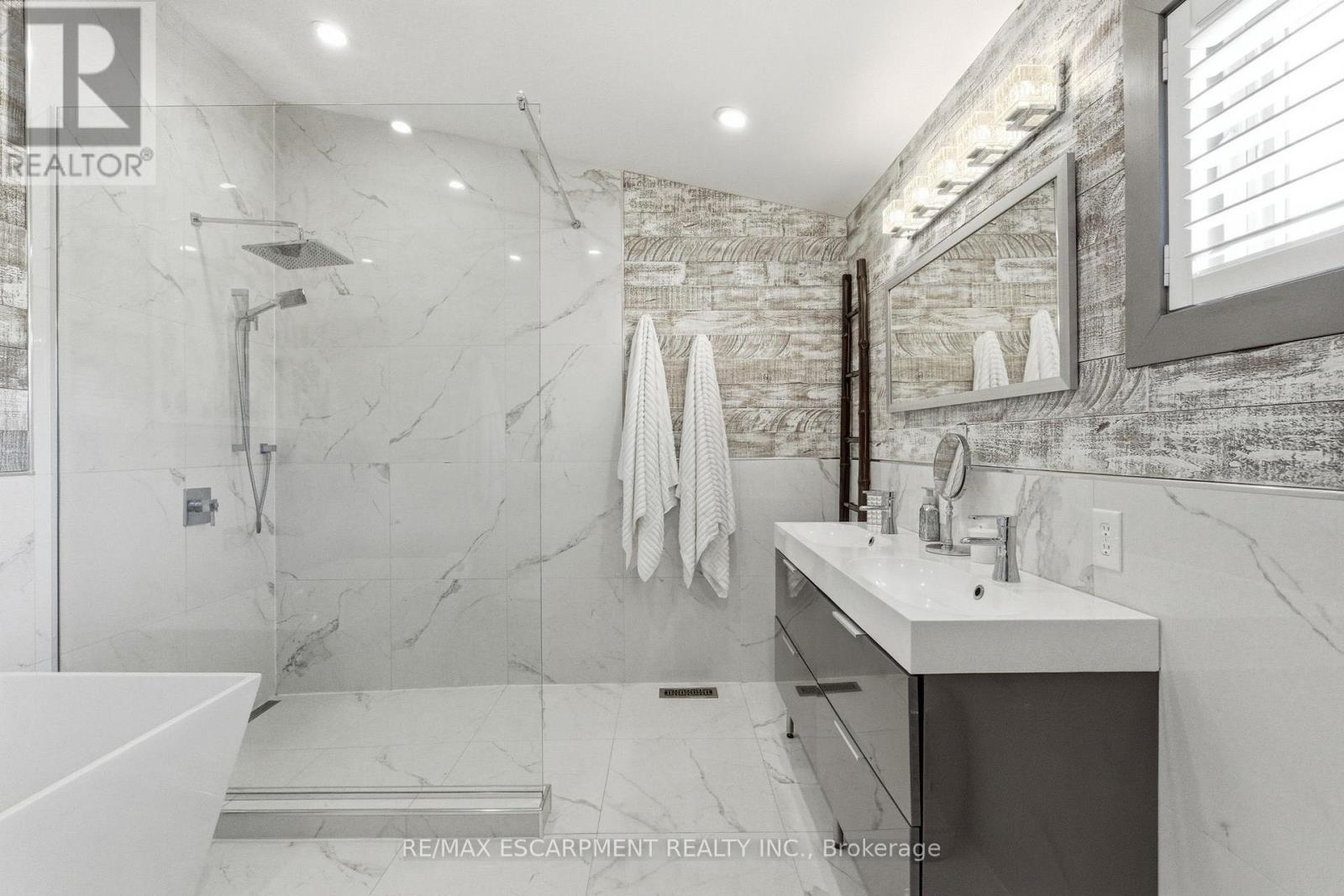 10 ROCKHAVEN LANE - 23