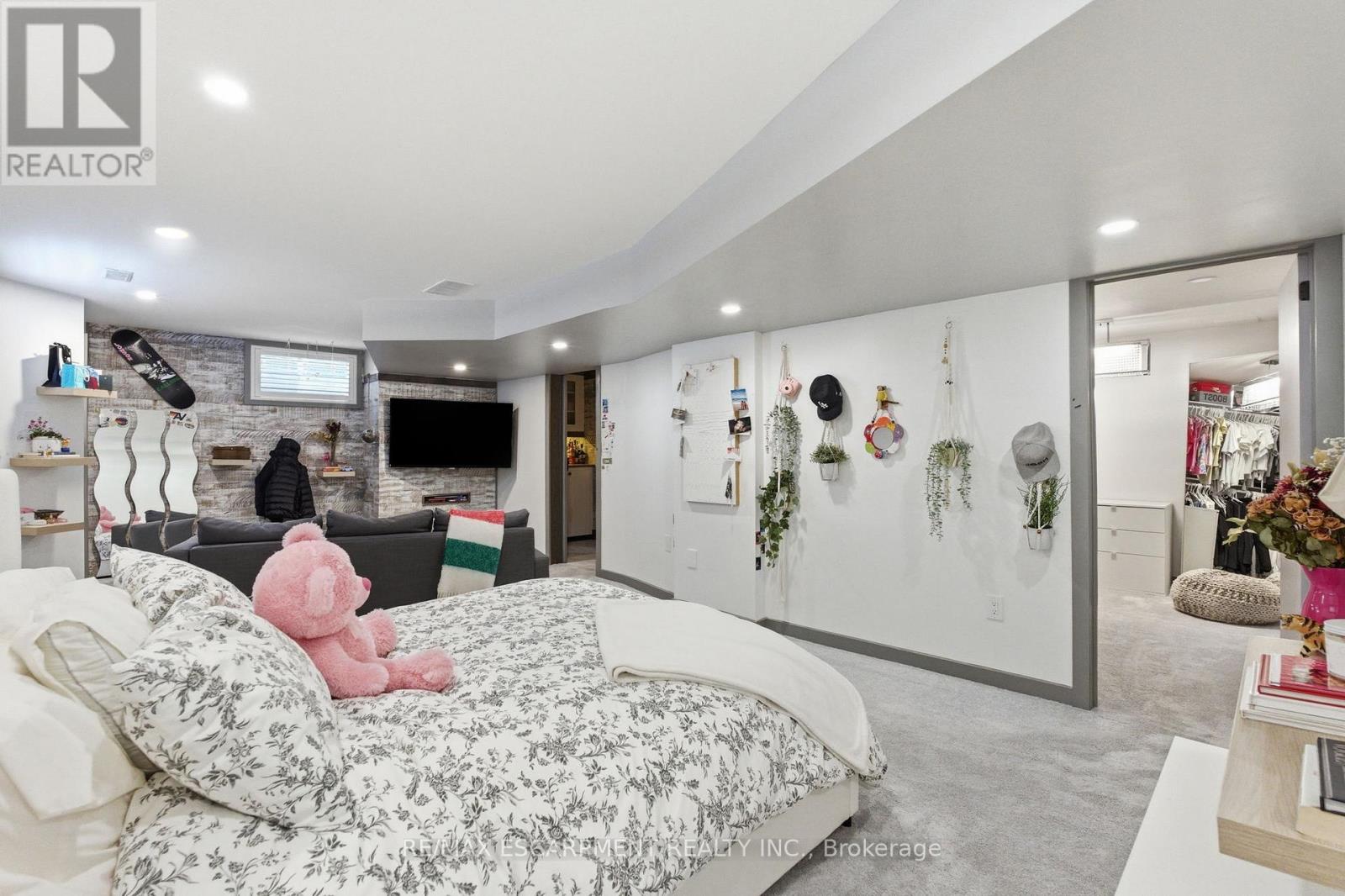 10 ROCKHAVEN LANE - 31