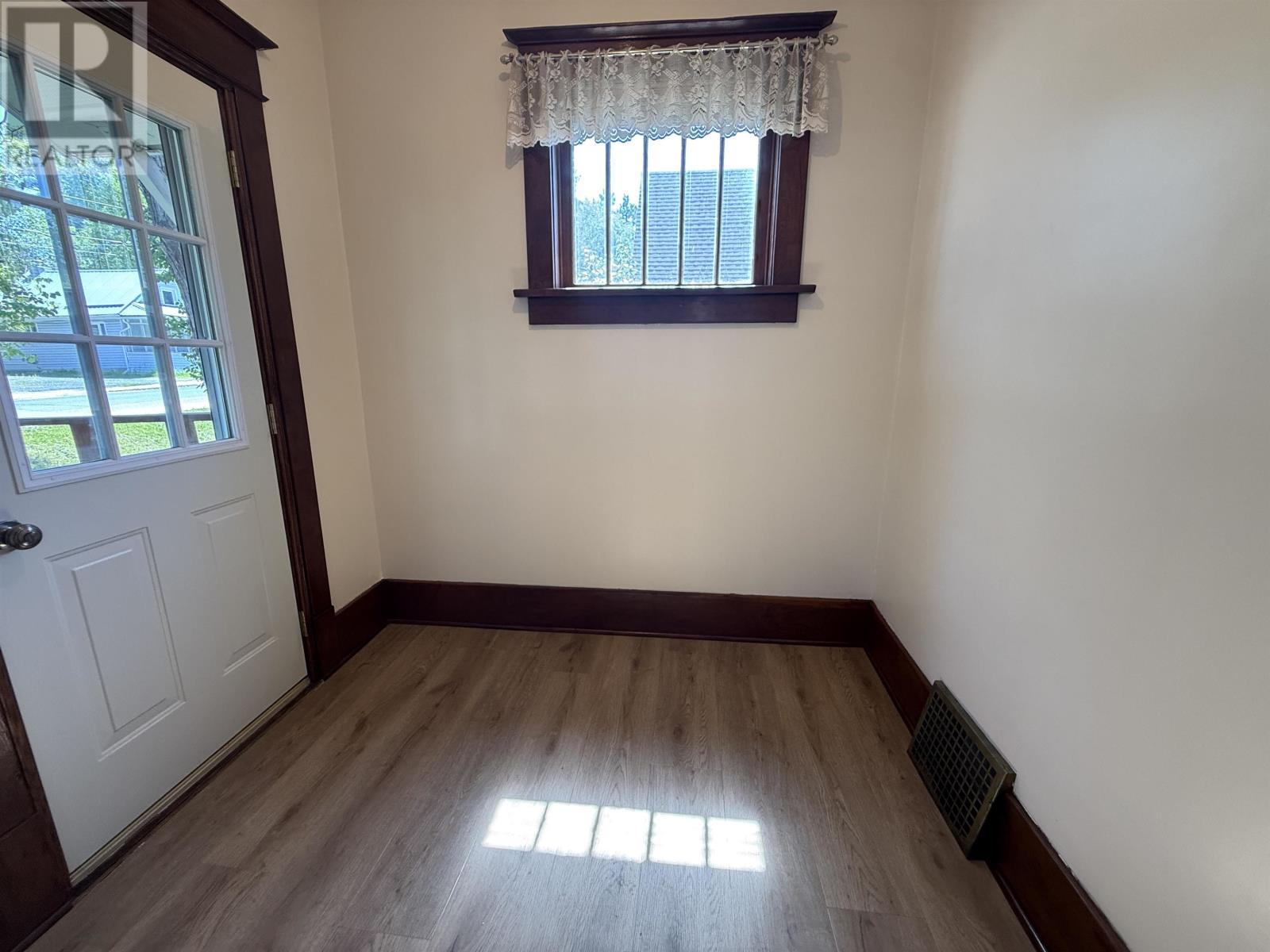 214 Matheson St N - 16