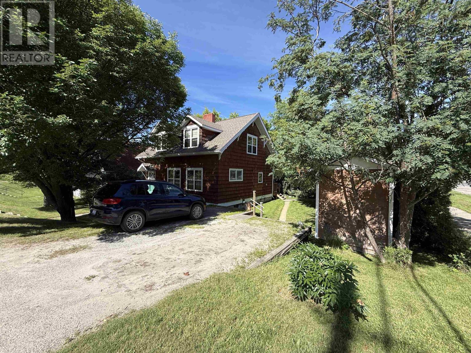 214 Matheson St N - 8