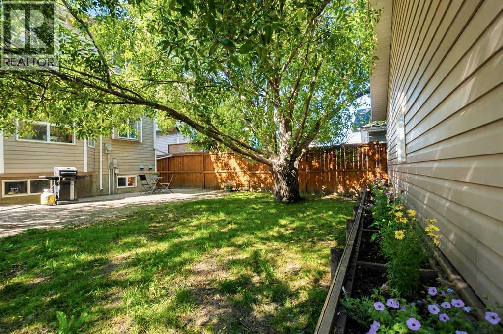 8902 60A Avenue - 23