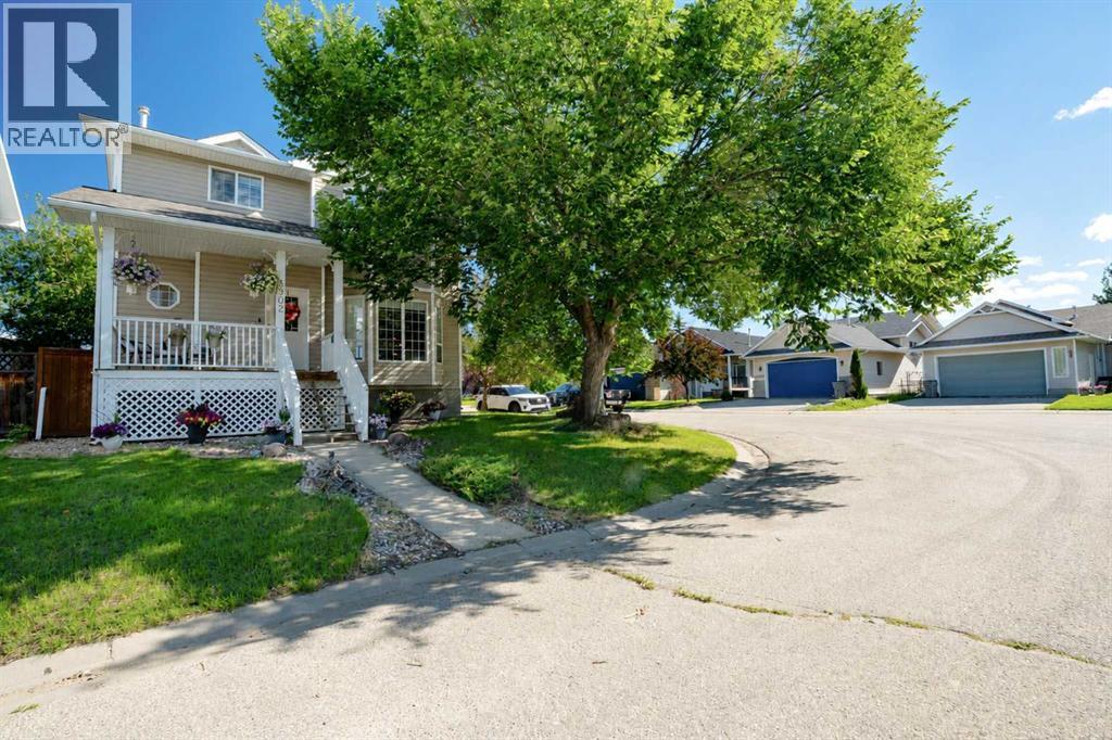 8902 60A Avenue - 1