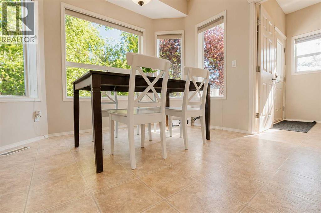 8902 60A Avenue - 11