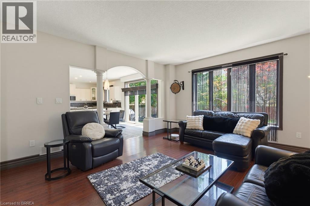 141 FALCONRIDGE Drive - 22