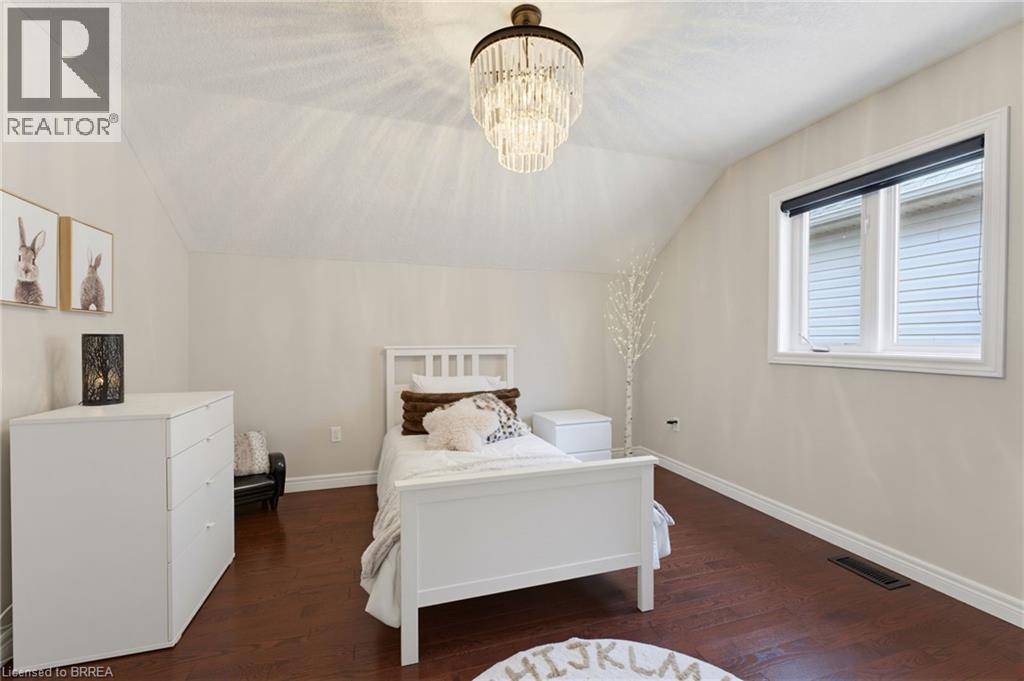 141 FALCONRIDGE Drive - 36