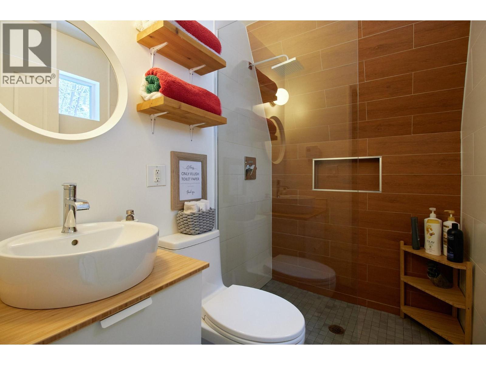 5123 Squilax Anglemont Road - 35