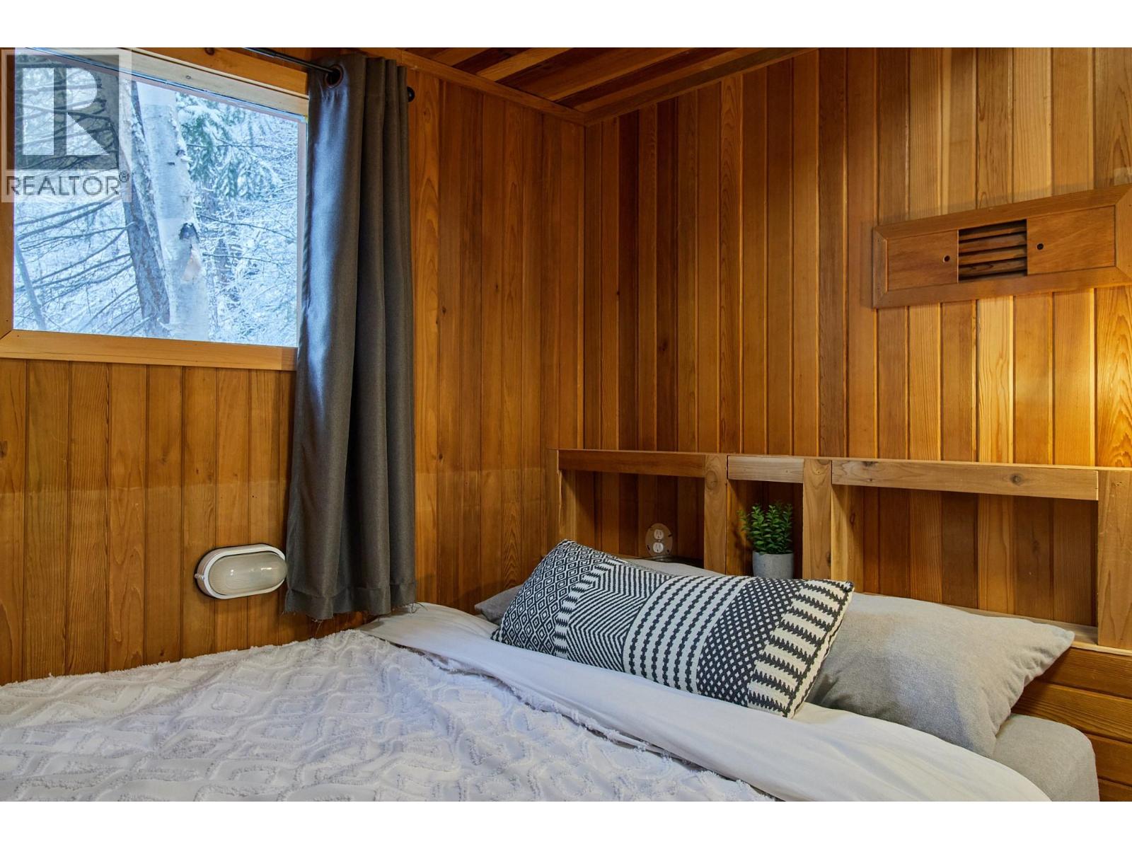 5123 Squilax Anglemont Road - 55