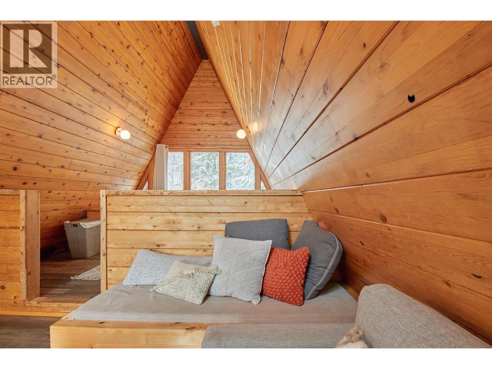 5123 Squilax Anglemont Road - 47
