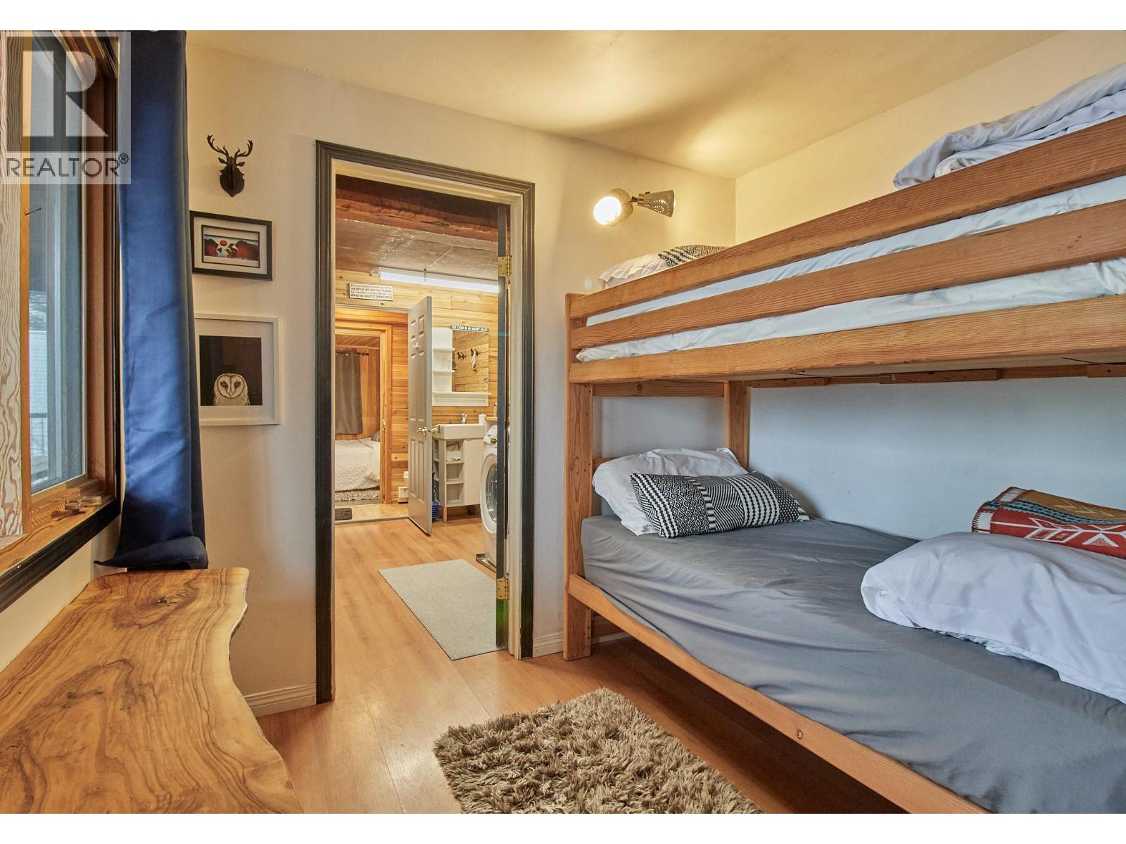 5123 Squilax Anglemont Road - 52