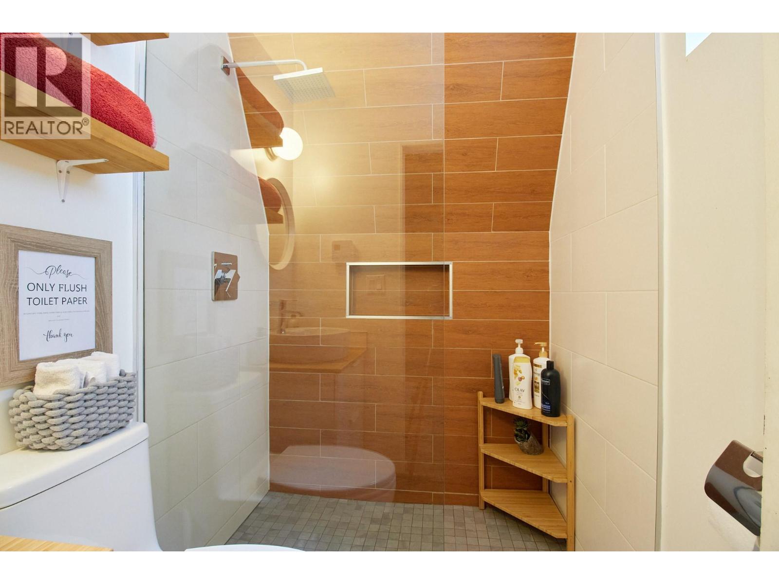 5123 Squilax Anglemont Road - 36