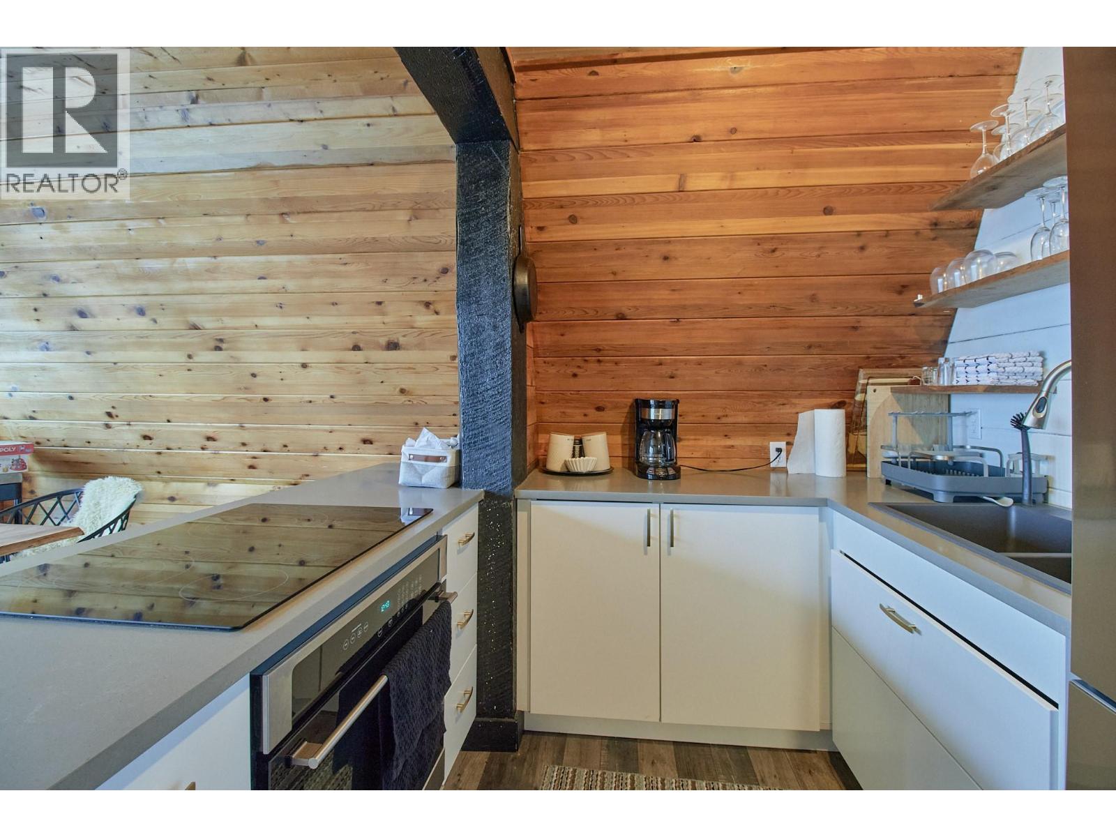 5123 Squilax Anglemont Road - 16
