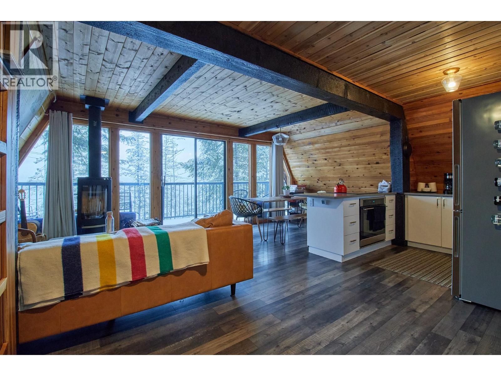 5123 Squilax Anglemont Road - 10
