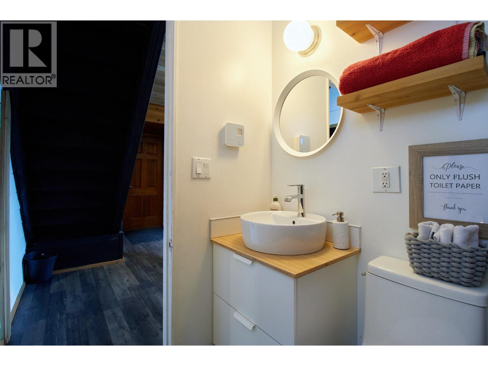 5123 Squilax Anglemont Road - 37